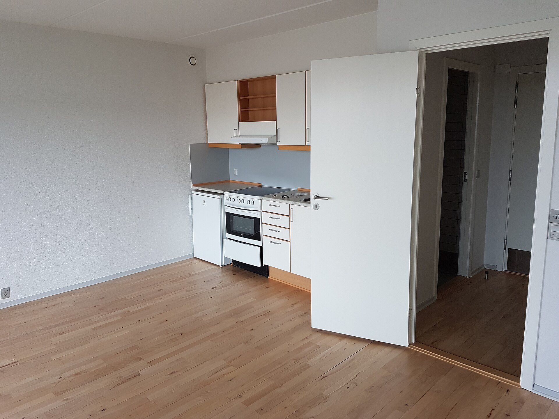 An empty apartment interior after move out, the moment the essay by Richard Joseph Spinelli on fairness examines
